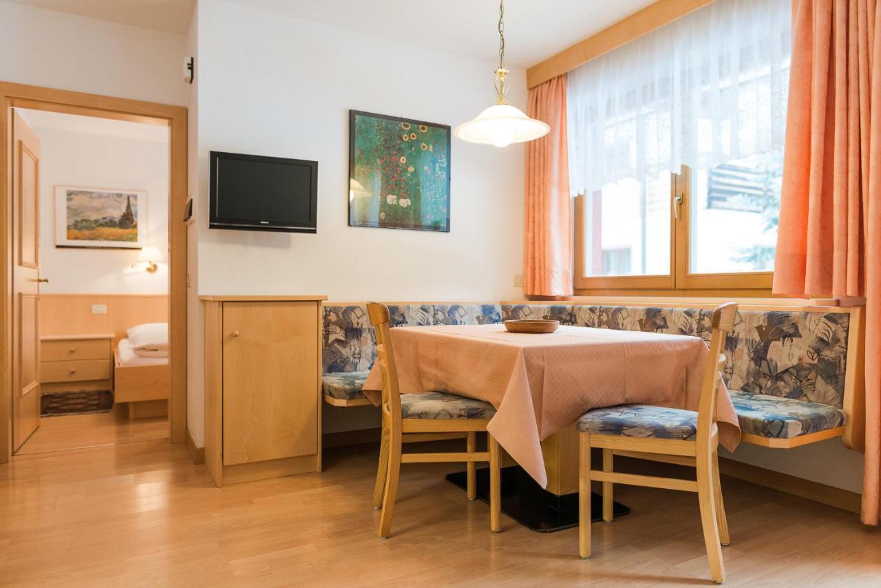 Residence Chalet Pinis コルヴァーラ・イン・バディーア エクステリア 写真